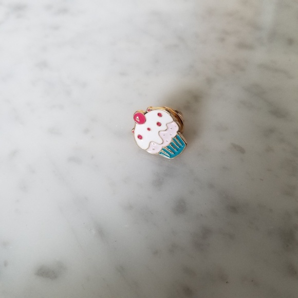 Cupcake Enamel Pin - Picture 2 of 4